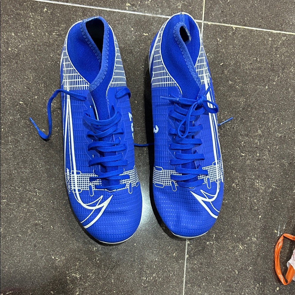 Nike soccer cleats, mercurial, size 5 - never used. No tags, no box